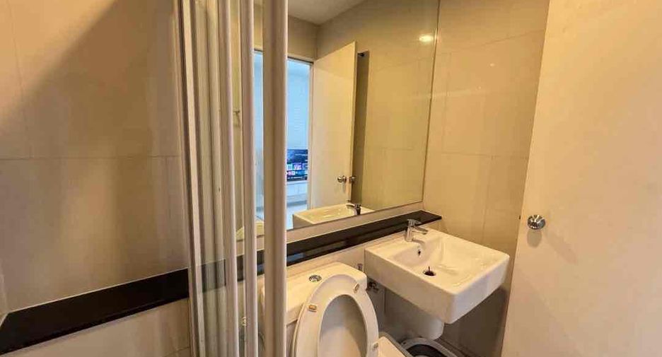 For rent 3 bedrooms house in Phra Khanong, Bangkok