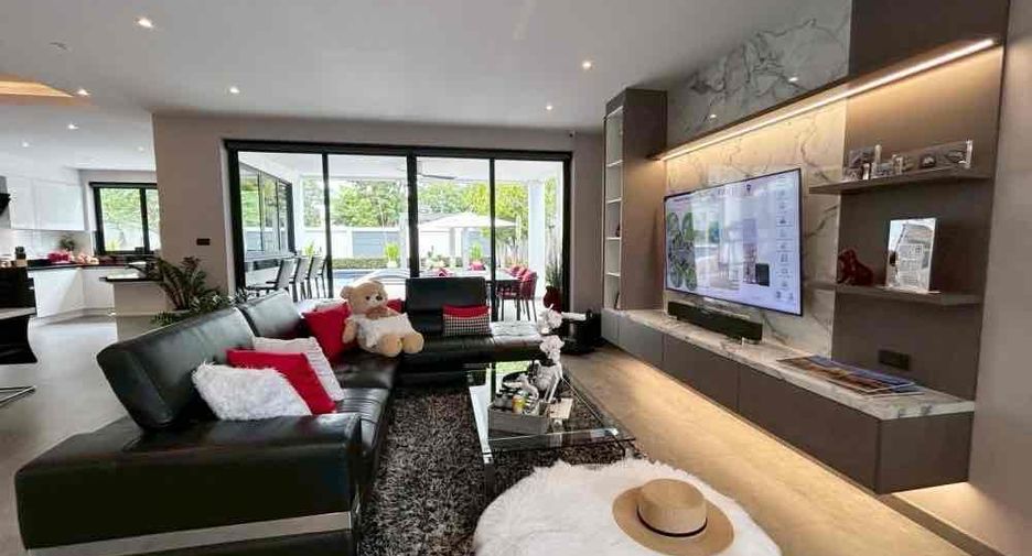 For rent 4 bedrooms villa in Mueang Chiang Mai, Chiang Mai