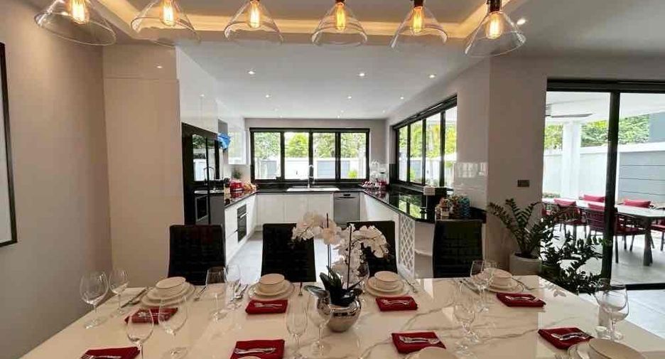 For rent 4 bedrooms villa in Mueang Chiang Mai, Chiang Mai