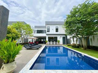 For rent 4 bedrooms villa in Mueang Chiang Mai, Chiang Mai