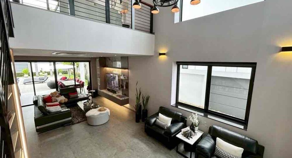 For rent 4 bedrooms villa in Mueang Chiang Mai, Chiang Mai