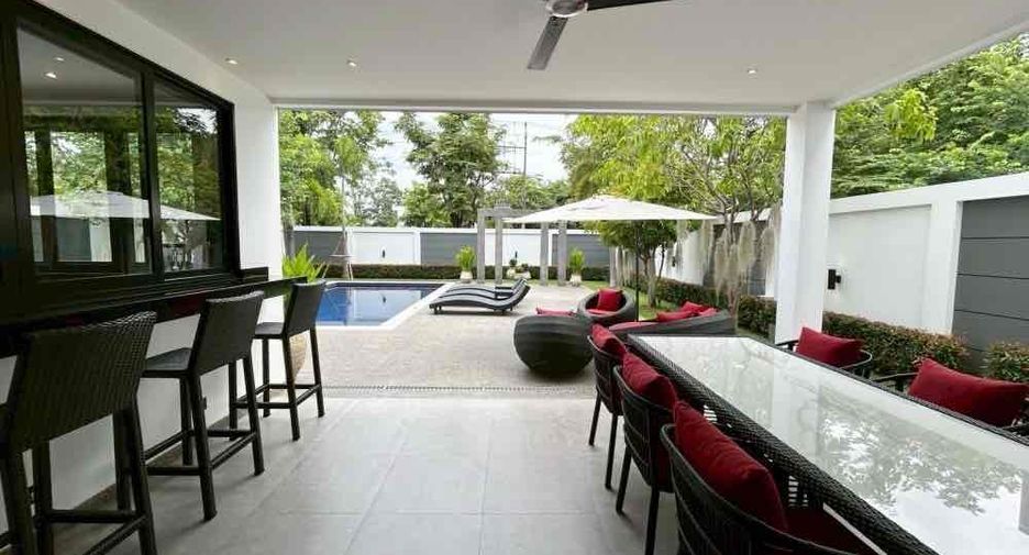 For rent 4 bedrooms villa in Mueang Chiang Mai, Chiang Mai