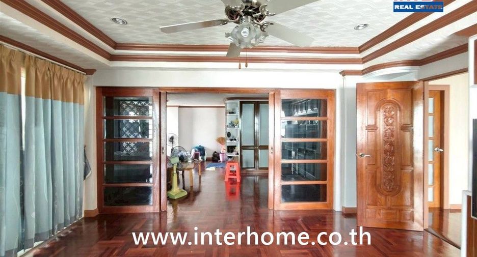 For sale 6 bedrooms house in Din Daeng, Bangkok
