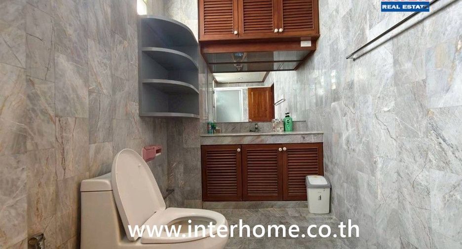 For sale 6 bedrooms house in Din Daeng, Bangkok