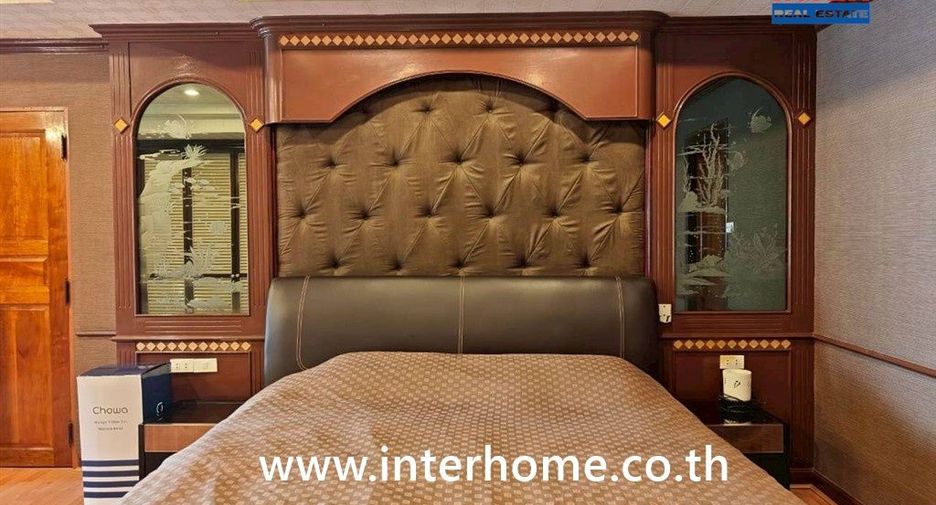 For sale 6 bedrooms house in Din Daeng, Bangkok
