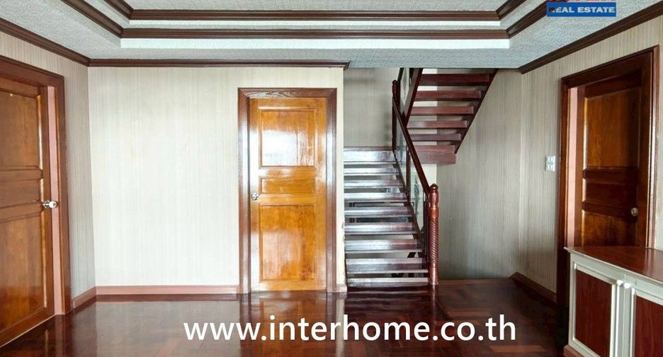 For sale 6 bedrooms house in Din Daeng, Bangkok