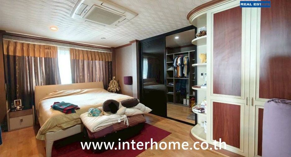 For sale 6 bedrooms house in Din Daeng, Bangkok