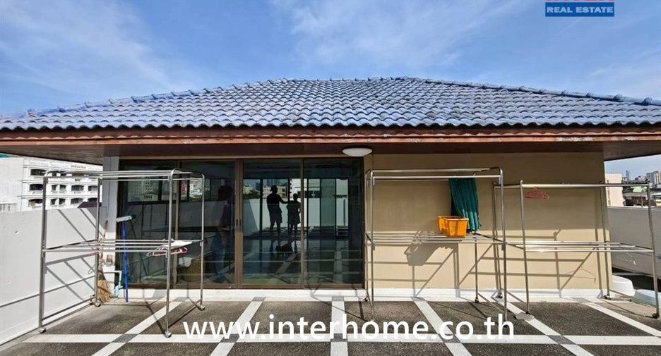 For sale 6 bedrooms house in Din Daeng, Bangkok