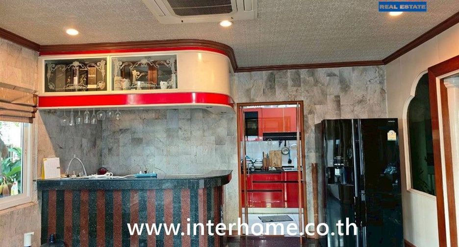 For sale 6 bedrooms house in Din Daeng, Bangkok