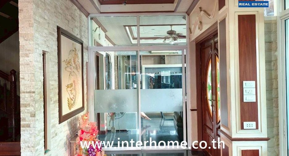 For sale 6 bedrooms house in Din Daeng, Bangkok