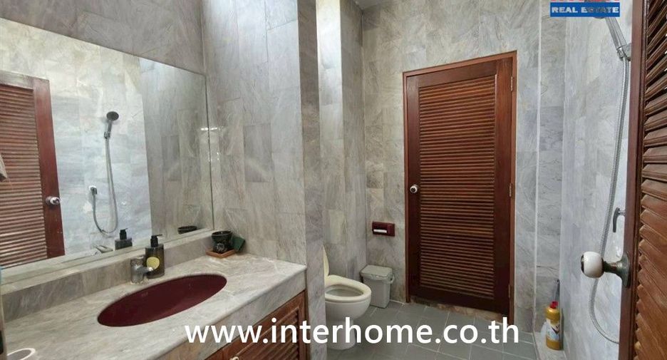 For sale 6 bedrooms house in Din Daeng, Bangkok