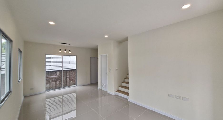 Casa en venta de 3 habitaciones en Bang Phli, Samut Prakan