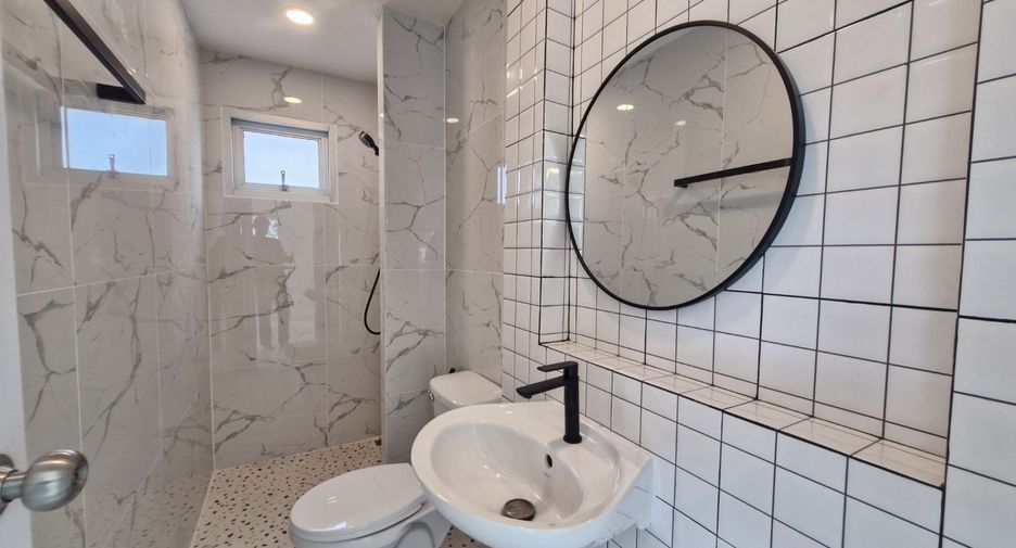 Casa en venta de 3 habitaciones en Bang Phli, Samut Prakan