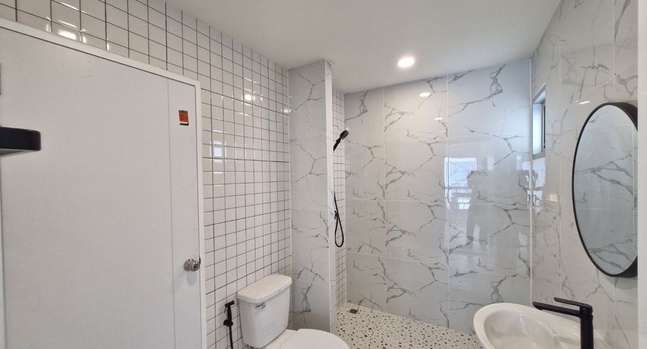 Casa en venta de 3 habitaciones en Bang Phli, Samut Prakan