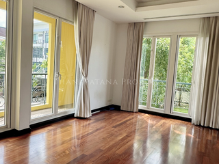 À louer 3 chambres condo à Sathon, Bangkok