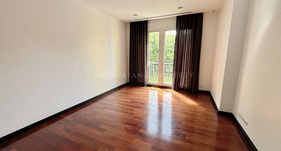 À louer 3 chambres condo à Sathon, Bangkok