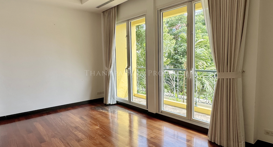 À louer 3 chambres condo à Sathon, Bangkok