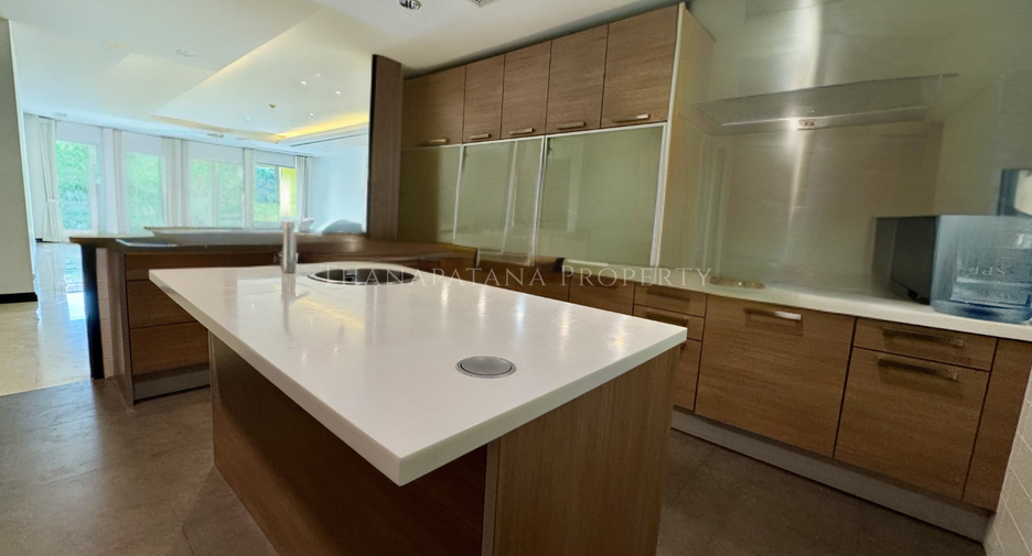 À louer 3 chambres condo à Sathon, Bangkok
