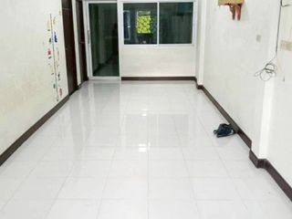 Reihenhaus zum Kauf mit 2 Zimmer in Si Racha, Chonburi