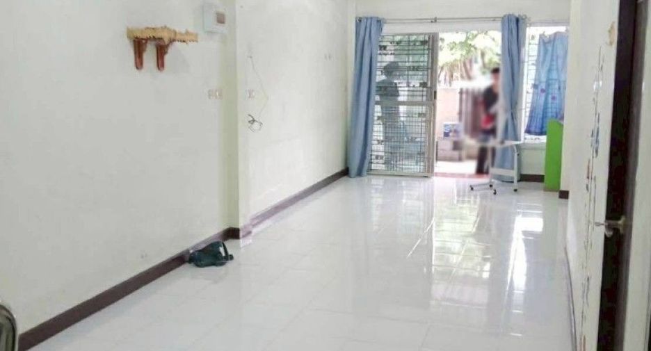 Reihenhaus zum Kauf mit 2 Zimmer in Si Racha, Chonburi