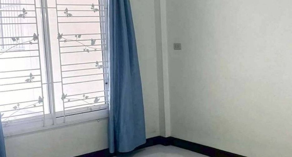 Reihenhaus zum Kauf mit 2 Zimmer in Si Racha, Chonburi