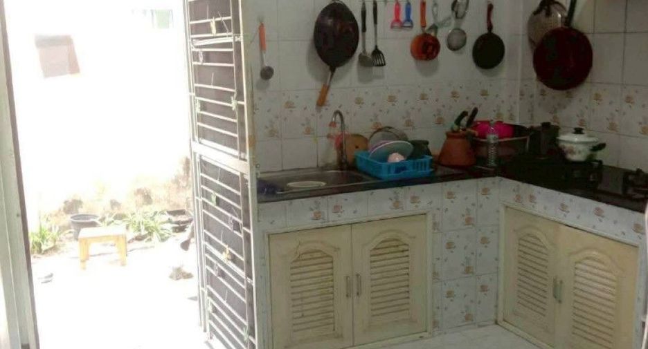 Reihenhaus zum Kauf mit 2 Zimmer in Si Racha, Chonburi