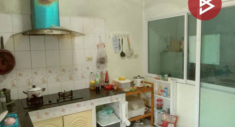 Reihenhaus zum Kauf mit 2 Zimmer in Si Racha, Chonburi