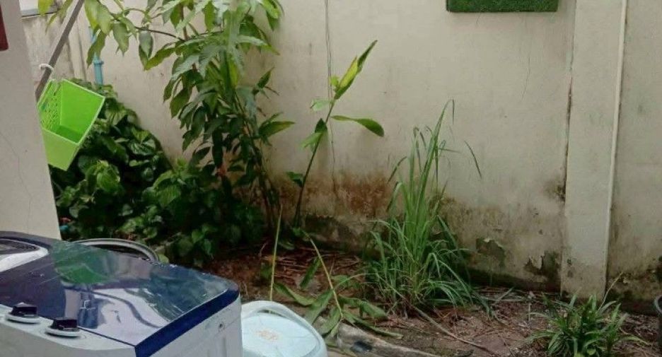 Reihenhaus zum Kauf mit 2 Zimmer in Si Racha, Chonburi