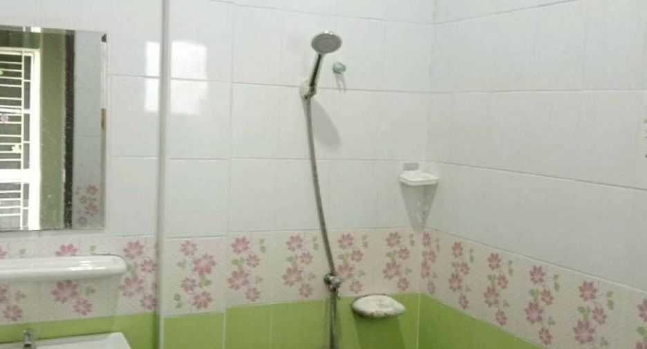 Reihenhaus zum Kauf mit 2 Zimmer in Si Racha, Chonburi