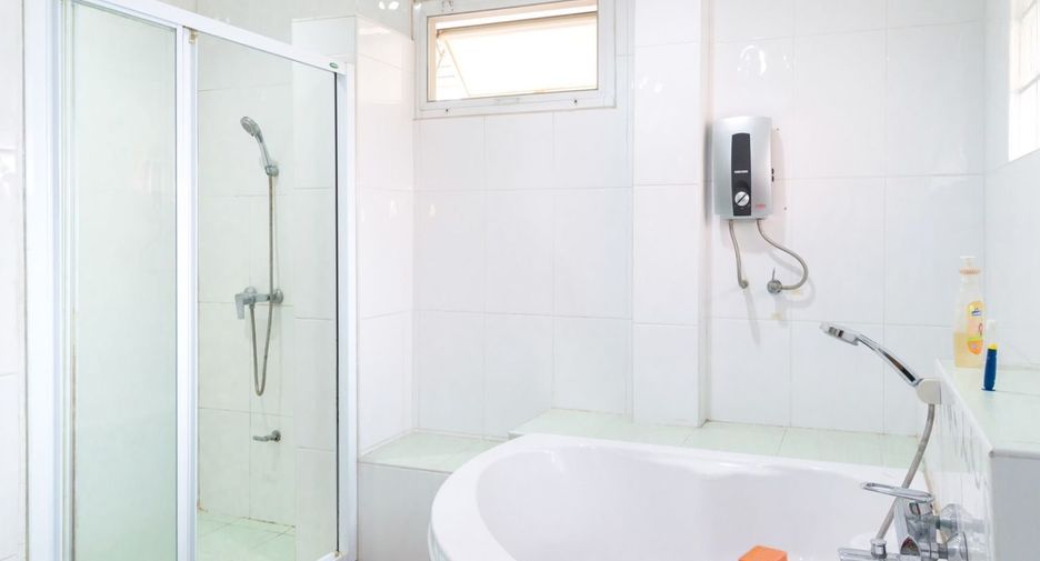 Haus zum Kauf mit 5 Zimmer in Bang Khen, Bangkok