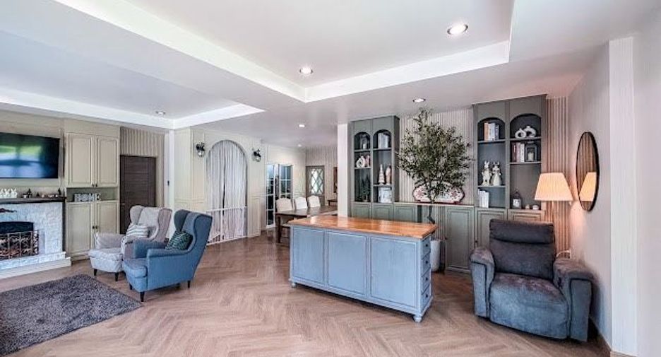 Haus zum Kauf mit 5 Zimmer in Bang Khen, Bangkok