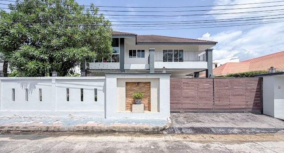 Haus zum Kauf mit 5 Zimmer in Bang Khen, Bangkok