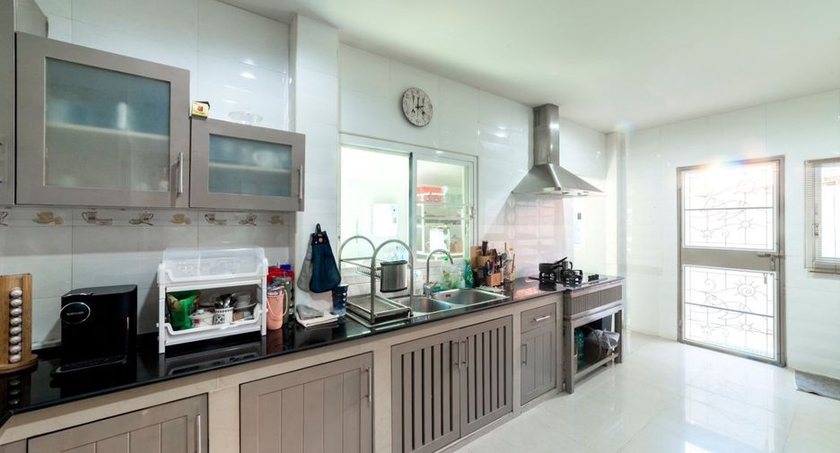 Haus zum Kauf mit 5 Zimmer in Bang Khen, Bangkok