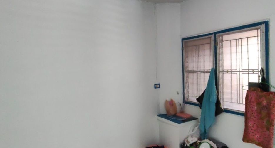 For sale 1 bed condo in Mueang Samut Prakan, Samut Prakan
