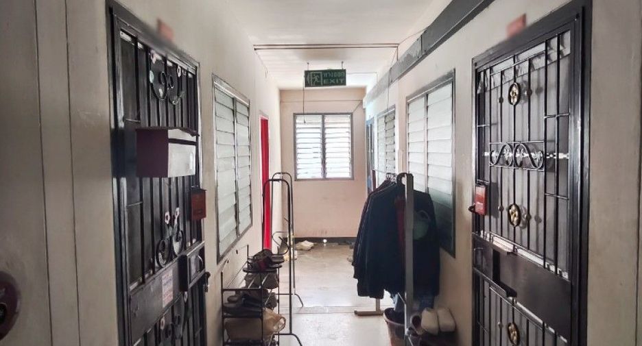 For sale 1 bed condo in Mueang Samut Prakan, Samut Prakan