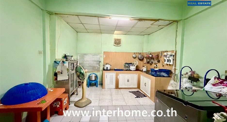 Reihenhaus zum Kauf mit 2 Zimmer in Bang Bua Thong, Nonthaburi