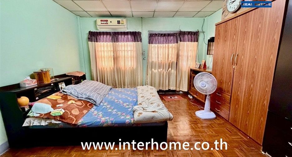 Reihenhaus zum Kauf mit 2 Zimmer in Bang Bua Thong, Nonthaburi