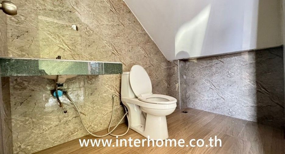 Almacén en venta en Phra Samut Chedi, Samut Prakan