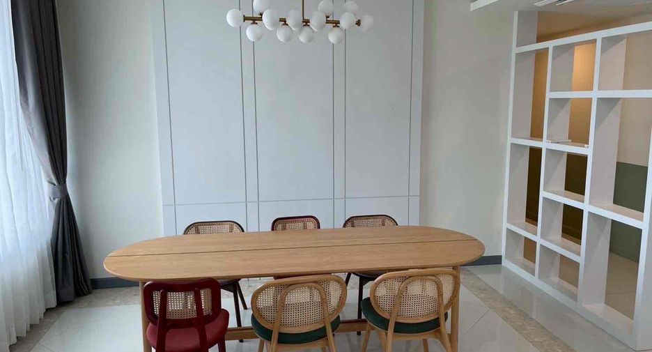 For sale 3 ベッドルーム condo in Sathon, Bangkok