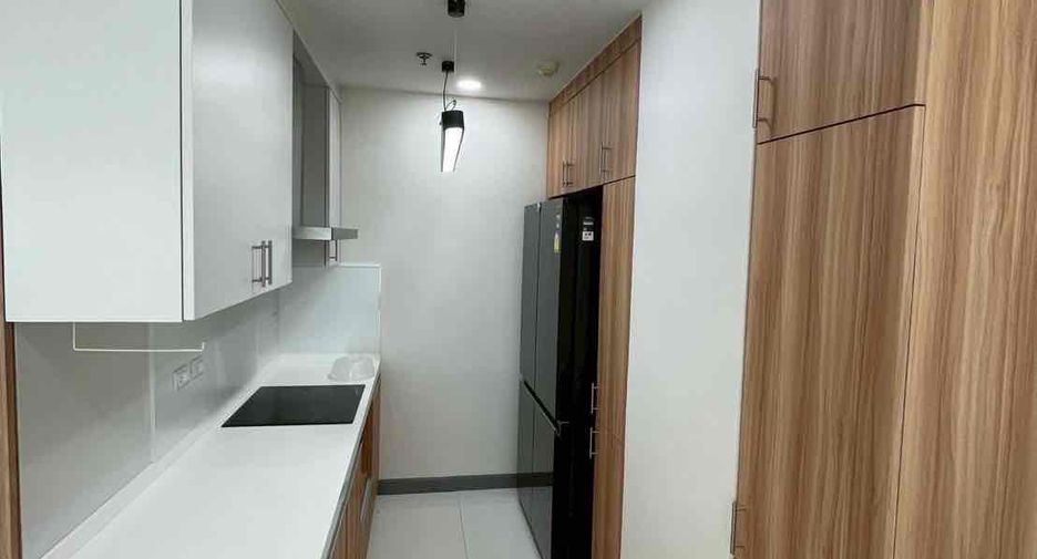 For sale 3 ベッドルーム condo in Sathon, Bangkok
