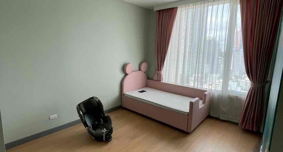 For sale 3 ベッドルーム condo in Sathon, Bangkok