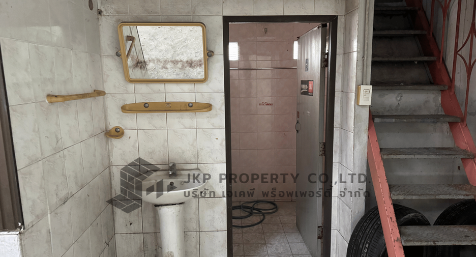 For rent warehouse in Khlong Toei, Bangkok