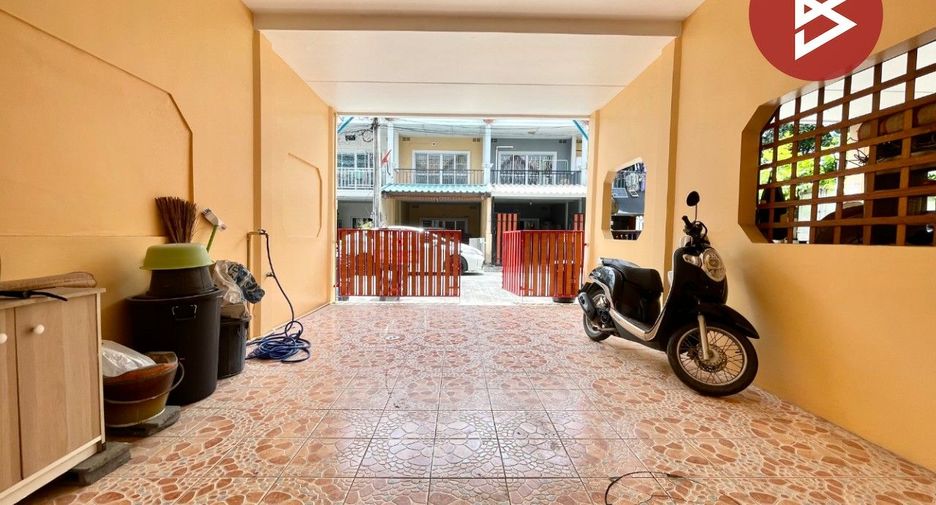 Продажа 2 спальни таунхаус в Mueang Chon Buri, Чонбури