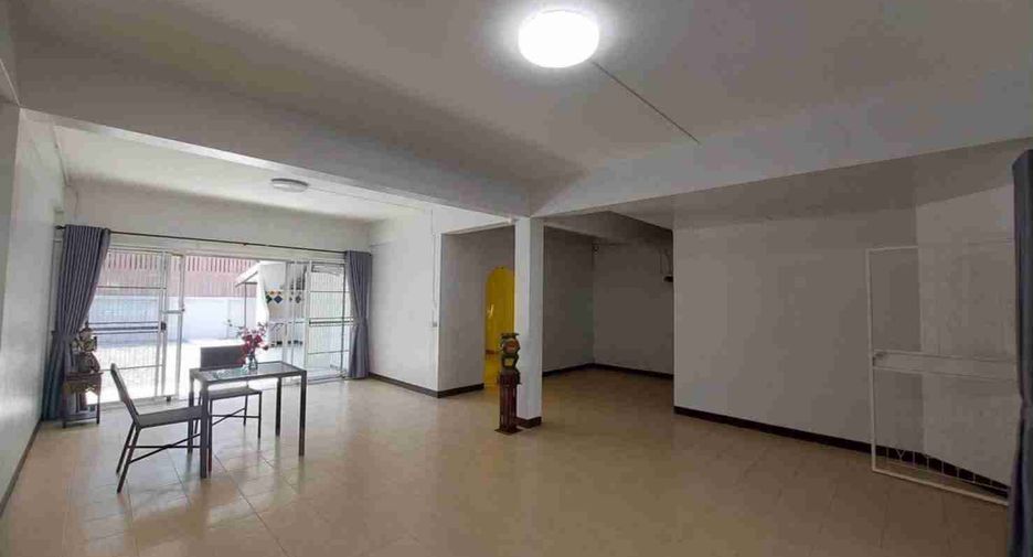 For rent 4 ベッドルーム retail Space in Mueang Chiang Mai, Chiang Mai