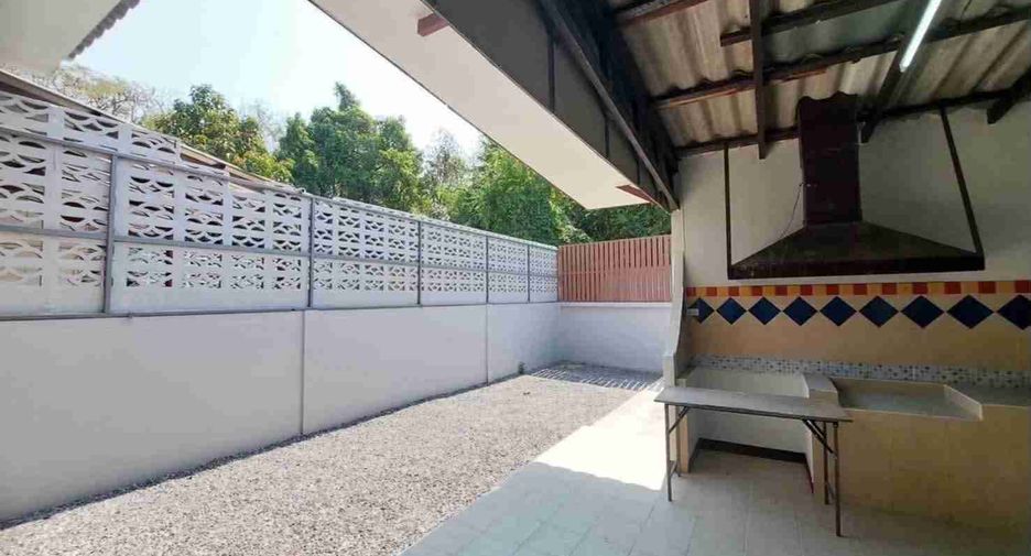 For rent 4 ベッドルーム retail Space in Mueang Chiang Mai, Chiang Mai