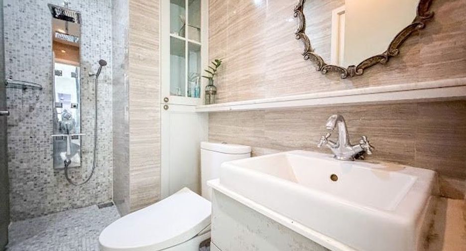 For sale 2 bedrooms condo in Phra Khanong, Bangkok