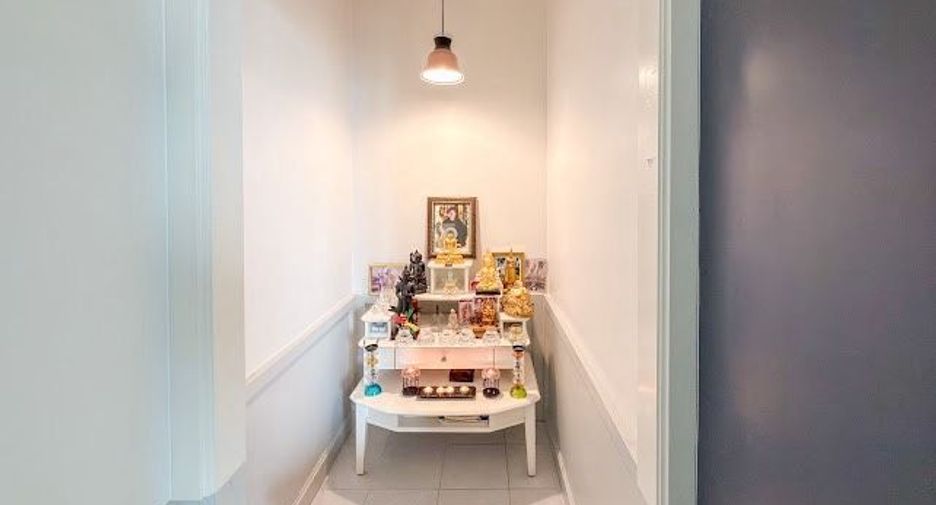 For sale 2 bedrooms condo in Phra Khanong, Bangkok