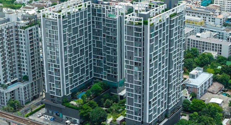 For sale 2 bedrooms condo in Phra Khanong, Bangkok