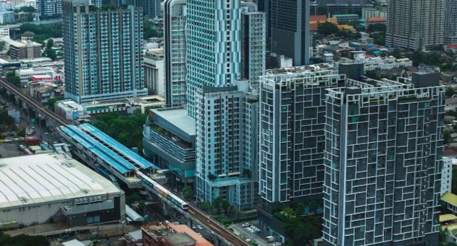 For sale 2 bedrooms condo in Phra Khanong, Bangkok