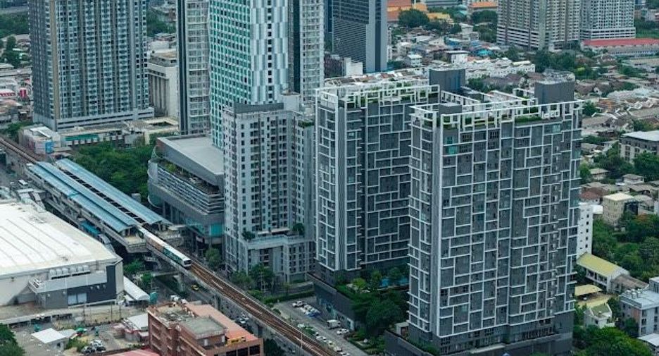 For sale 2 bedrooms condo in Phra Khanong, Bangkok
